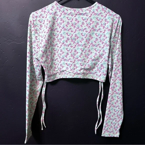 NWT Bo + tee slinky round neck green floral crop top Size: XL Green/floral print